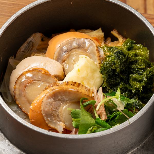 【大人気メニュー◎】食材の旨みが染み込んだ釜めしは美味！〆にもオススメな一品です♪