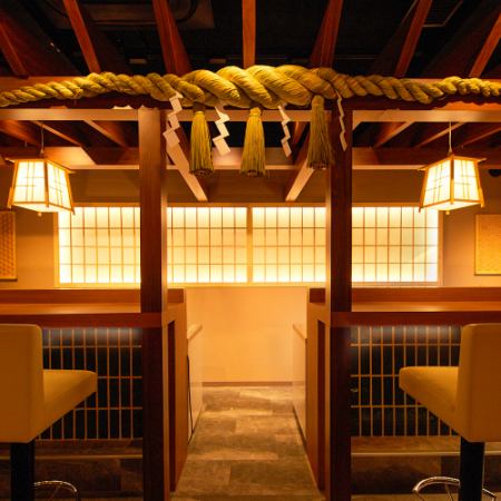 无论是小团体还是大团体，我们都会为您找到合适的座位。从朋友间的酒会、约会、纪念日、宴会等私人场合，到商务场合，我们都能满足您的各种需求。开放式座位营造出轻松惬意的氛围，让您安心享受派对时光。如果您计划在大宫地区约会，请务必光临本店！