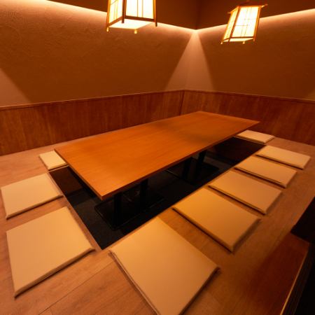 我们也提供适合生日、纪念日等庆祝活动的座位。包厢可容纳10至20人，舒适惬意。在注重设计的高品质空间中，享用的菜肴堪称绝品。我们还会询问您的座位偏好！我们会尽力满足您的要求，但根据餐厅的繁忙程度，我们可能无法满足您的要求。请承认。非常适合大宫的宴会和酒会！