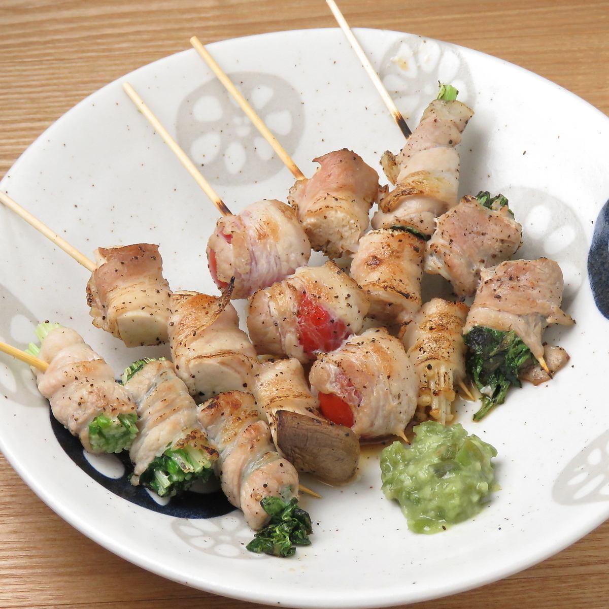 Please enjoy the Hakata gourmet vegetable roll skewers at our restaurant.