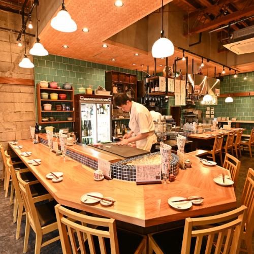 ライブ感が楽しい！オープンキッチンスタイルの店内
