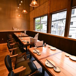 フロア貸切（2階）：20～25人／店内貸切：30～40人