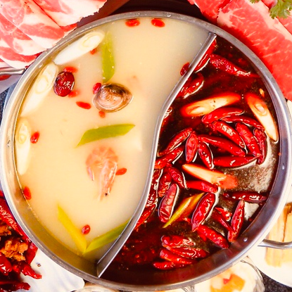 Addictive spiciness that makes your tongue tingle! Two types of authentic Sichuan hot pot soup