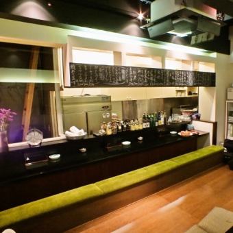 【デートにも】限定6席のカンター席。デートにもぜひご利用下さい。