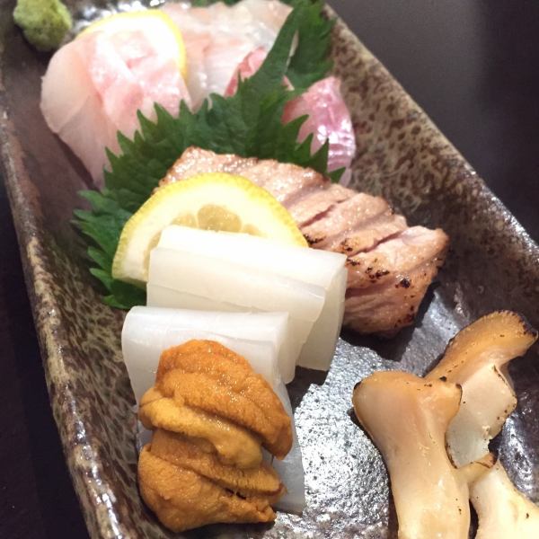 時期のお勧めを盛り込んだ【お造り盛り合わせ】※時価