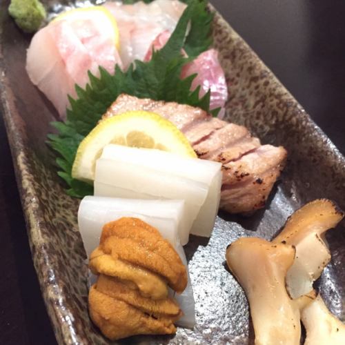 時期のお勧めを盛り込んだ【お造り盛り合わせ】※時価