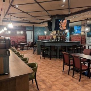30名様～最大50名様までご案内可能な店舗貸切を承っております。モニター×2台（65インチ）とブルーレイ読み取り機械のご用意がございますので、DVDを再生することが可能です。結婚式二次会などの会場としてもおすすめ。PCを持ち込んでいただくと流せますが、接続状況によるので事前に店舗へご相談ください。
