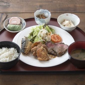 【日曜日・祝日限定】焼き魚や若鶏の唐揚げ、ローストビーフを楽しむ「ホリデーランチ」