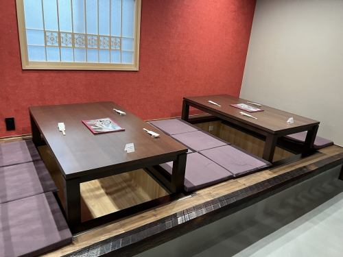 <p>【1階席】1名様からご利用いただけるカウンターは6席。ふらりと気ままにチョイ飲みにも♪お子様連れのご家族様におすすめのお座敷は6名様用が二つございます。普段使いやカジュアルな場に便利な4名様用テーブル席はお一つご用意。貸切は10名様以上でご利用可能。様々なシーン、様々な人数に対応いたします！</p>