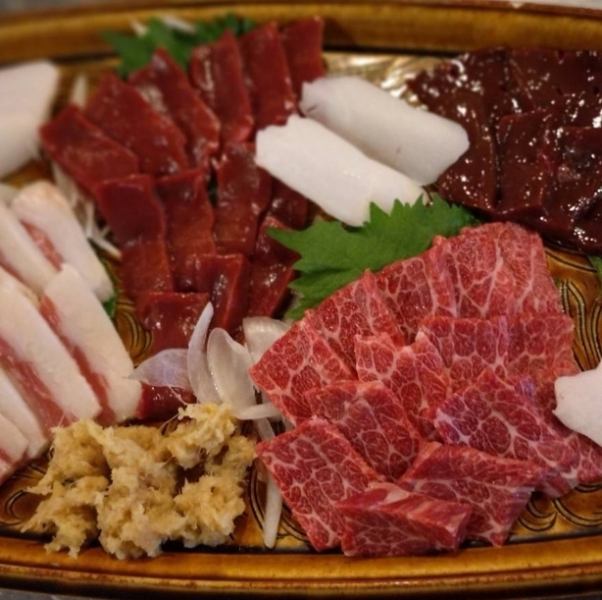 【馬刺し盛り合わせ2860円(税込)～】熊本直送！希少部位も楽しめる新鮮馬刺しをご堪能ください◎