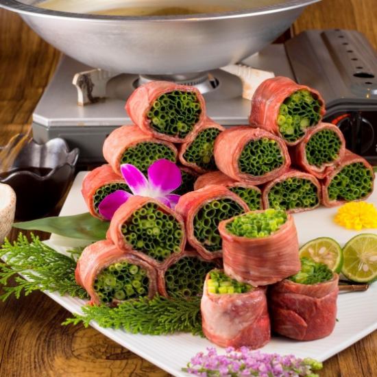 [Evolving Izakaya ☆] Enjoy Hakata's specialty ☆ Vegetable-rolled skewers and meat sushi specialty store ◎