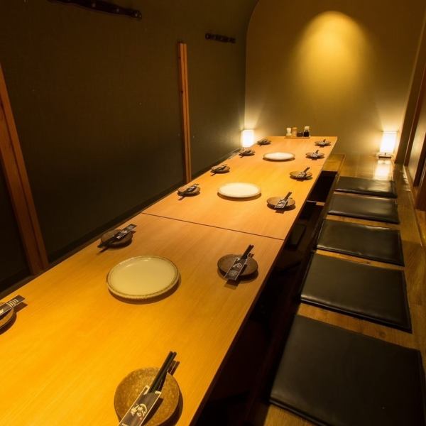 【博多筑紫口徒歩30秒◎】観光、仲間との飲み会、女子会、誕生日会、宴会など博多筑紫口周辺での完全個室・肉寿司・野菜巻き串はお任せください！牛・豚・馬とお肉を楽しく食す。を追求したラインナップです。肉寿司や野菜巻き串など、飲み放題付きのコースでもお楽しみいただけます！