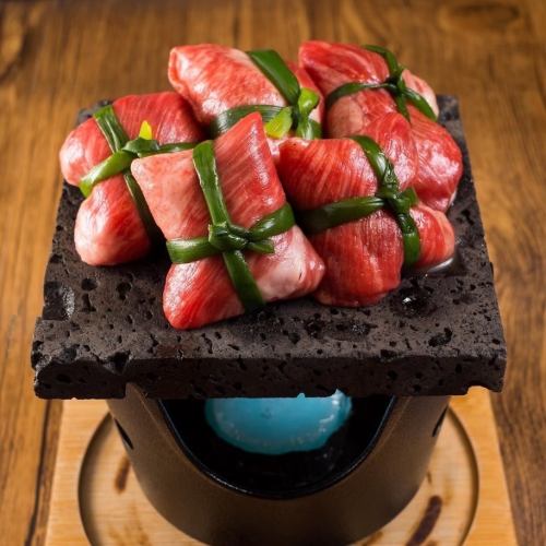 博多もんは「タン☆」シリーズがアツイ!!◎牛タン溶岩焼きたんしゃぶ、ネギ巻きタンしゃぶなどなど