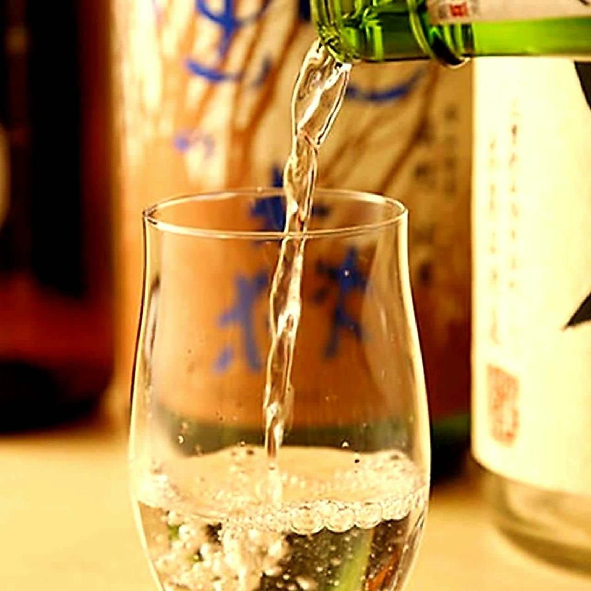 宮城県を中心とした全国各地から厳選された日本酒を取り揃え。