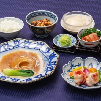 フカヒレの姿煮を含む全5品　『好菜(ハオツァイ)』コース　　10.000円(税込)