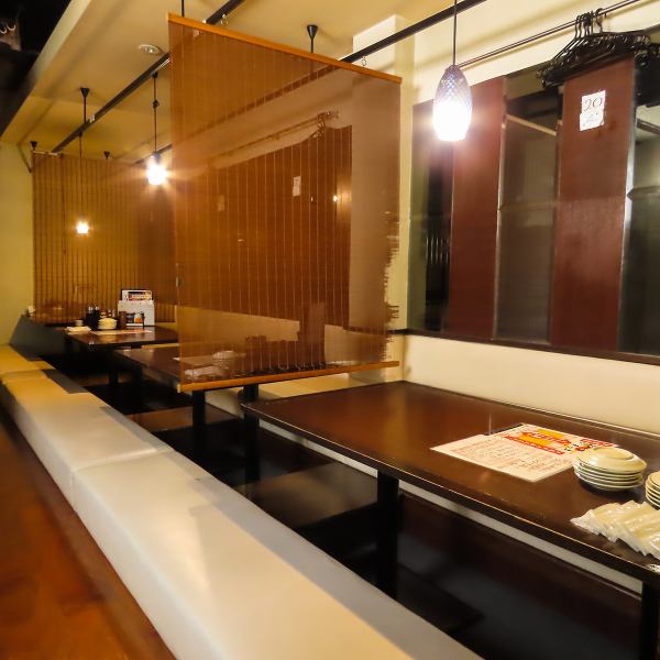 2階には、掘り炬燵もご用意しております。最大30名まで宴会対応可能！フロア貸切も可能なのでお気軽に問い合わせください。