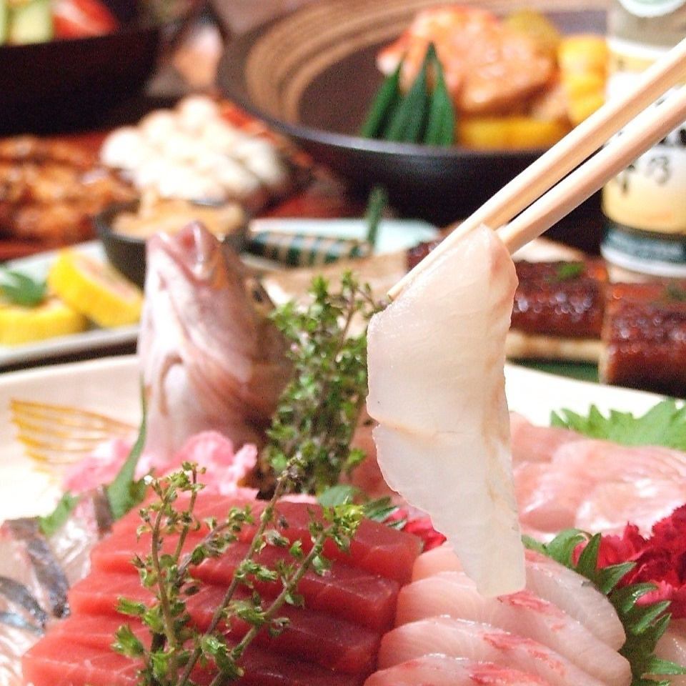 【農場直送的新鮮魚】野生魚將被裝在桶子裡送到您的座位。