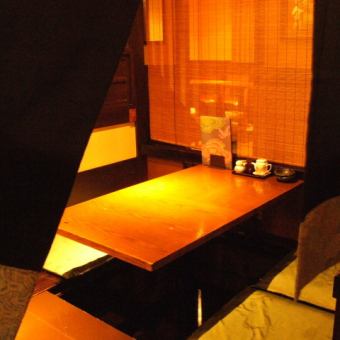 A horigotatsu private room for small to medium-sized groups of 4 to 10 people.You can relax and enjoy your meal in a calm Japanese space for adults.We have private rooms according to the number of people, so please use them according to the scene.
