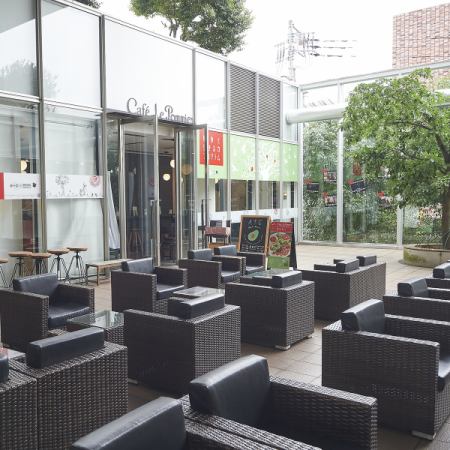 [2 to 4 people] Our proud terrace seats.You can enjoy your meal in an open space while basking in the pleasant sunlight.Stretch your wings and spend a relaxing time.