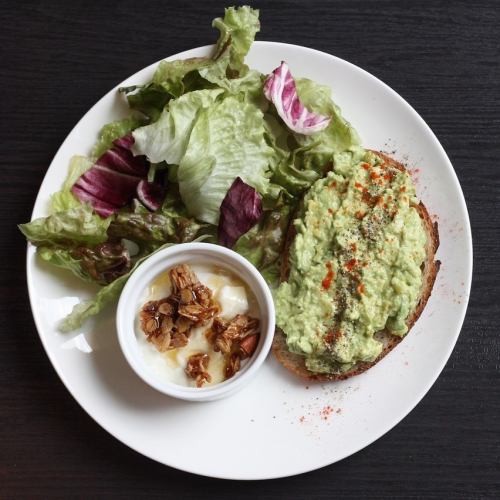 【A set】Avocado toast , Salad,Yogurt, homemade granola 