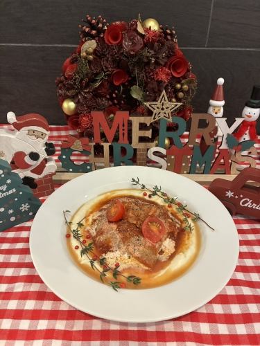 noel tomato chicken stew with homemade ｍashed potatoes，salad，rapee，bread