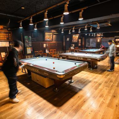 There are comfortable table seats.We offer fun plans such as dining while playing billiards or darts.