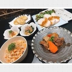 お出汁の効いた炊き込みご飯とホロホロ豚角煮のお手軽コース(6品)3000円