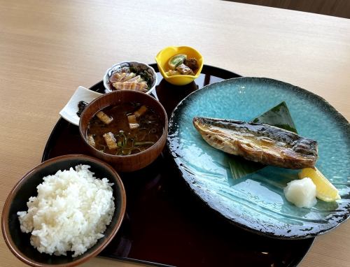さばの灰干し定食