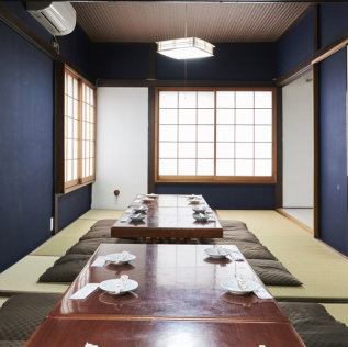 It is a tatami room that can be reserved on the 2nd floor.If you wish to use it, please contact the store by phone.