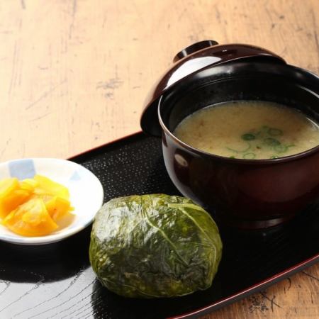 【山形】青菜おにぎりとそばの実となめこ汁