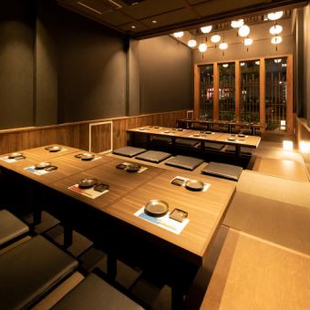 ● 1st floor tatami room can be reserved for 25 to 36 people Seafood Izakaya Toyosu Ekimae store has a tatami room for groups.You can spend high quality time in a high quality space of the optimum size according to the number of people.The quality of the food is from the atmosphere, and the atmosphere inside the restaurant is also seasoned to create a memorable banquet.