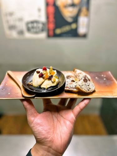 Cheese tofu with Danish bread