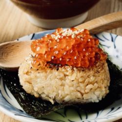 Grilled rice ball with salmon roe