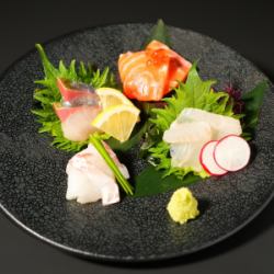 Assortment of 4 kinds of sashimi