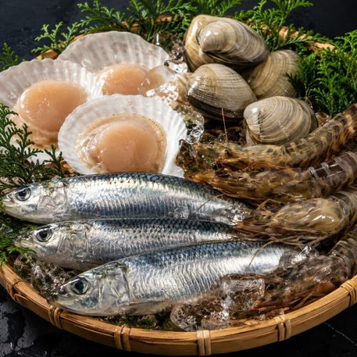 Enjoy a banquet with fresh seafood and robatayaki (grilled food).