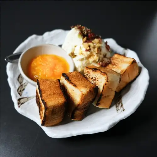 チーズ豆腐　桃のジャムソース