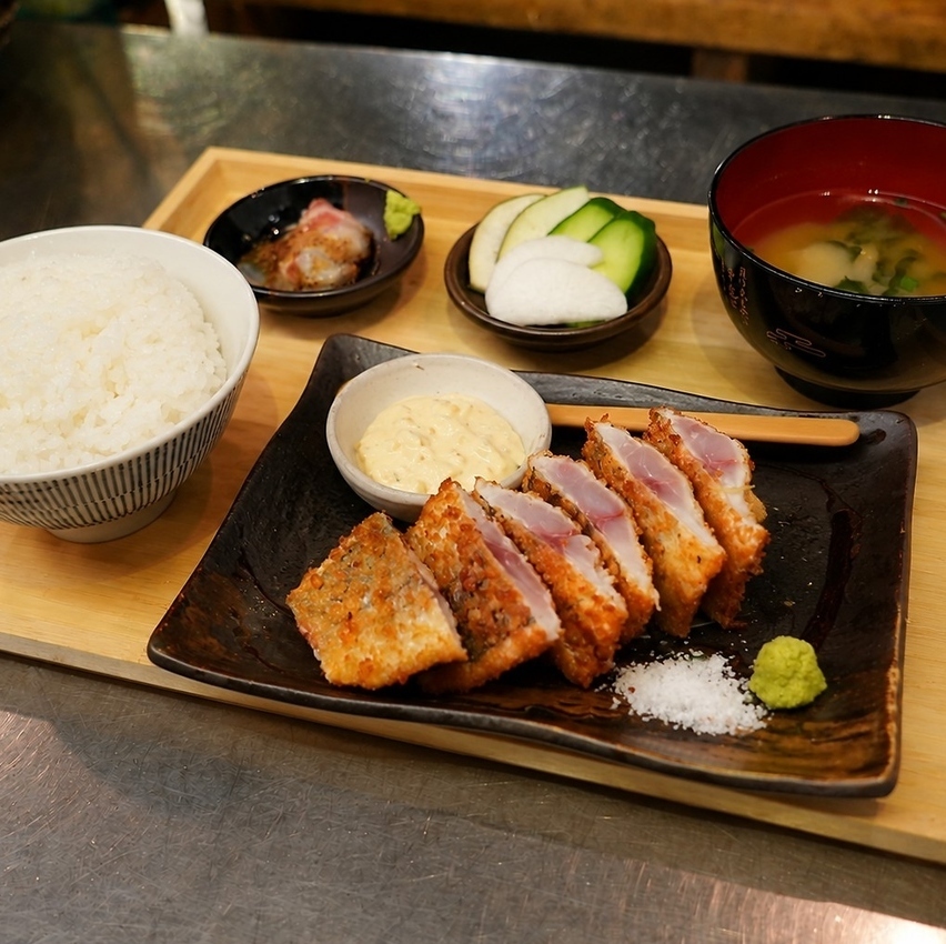 Lunch service resumes after 4 years! Katana's famous "rare fried horse mackerel" is now available as a set meal.