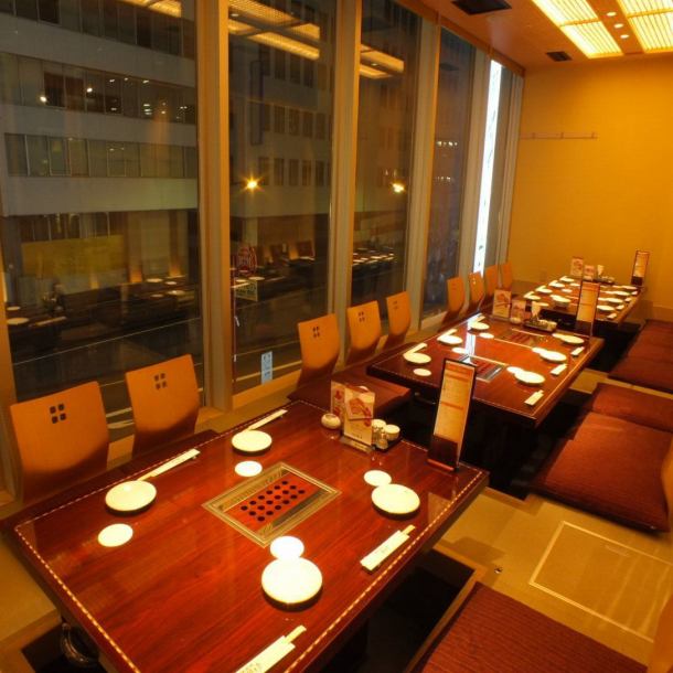 We prepared 3 rooms for the dinner tatami room at the window side (8 people, 6 people, 4 people) ※ The picture is for 8 people private room.Up to 20 people OK if you remove the partition