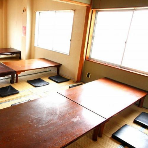 最大30名様までの個室。人数に合わせてお部屋を仕切ることも可能です。