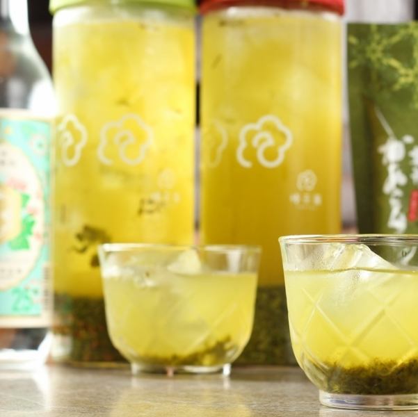 『鈴鹿茶割り』地元鈴鹿の茶農園から直接仕入れております！サッパリとした鈴鹿茶が相性抜群の一杯！