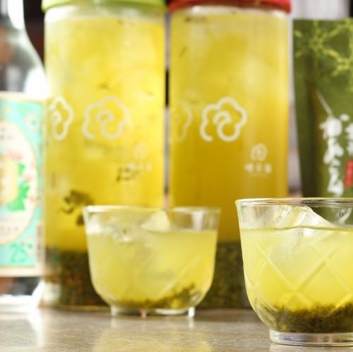 『鈴鹿茶割り』地元鈴鹿の茶農園から直接仕入れております！サッパリとした鈴鹿茶が相性抜群の一杯！