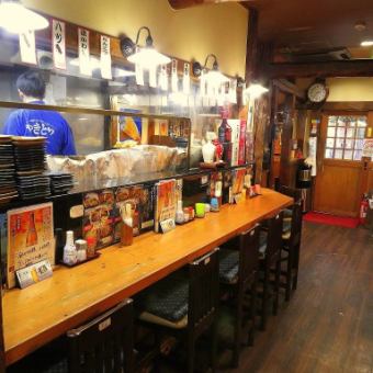 [Total 10 seats at the counter] Recommended for singles and regulars.Old-style house-like walls and various posters are the atmosphere of the old-fashioned THE Izakaya.When it is crowded, it will be 2 hours.Please note.