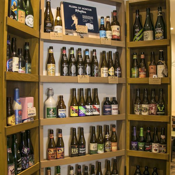 The shop has a stylish and warm atmosphere.The warm vintage wood interiors, the Belgian photos, and the distinctive Belgian beer bottles give a touch of attention.A special glass is prepared for each beer, so you can taste each atmosphere ◎