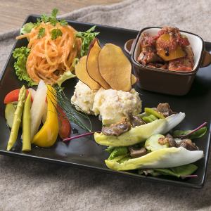 5 kinds of appetizer platter