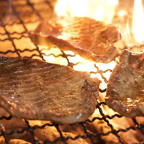 Specialty! Charcoal-grilled thick-sliced beef tongue