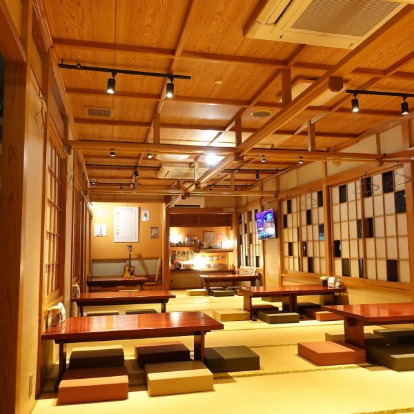 【くつろげるお座敷♪】2階は全席お座敷スタイル♪リラックスしながら食事を楽しめます!友達や家族と一緒に心地よい空間で思い出を作るのに最適♪お子様連れも大歓迎で、みんなでワイワイ楽しめる雰囲気が魅力的◎全席禁煙で、安心して過ごせる環境☆地元の開成だけでなく、松田や小田原などからも来店お待ちしています♪