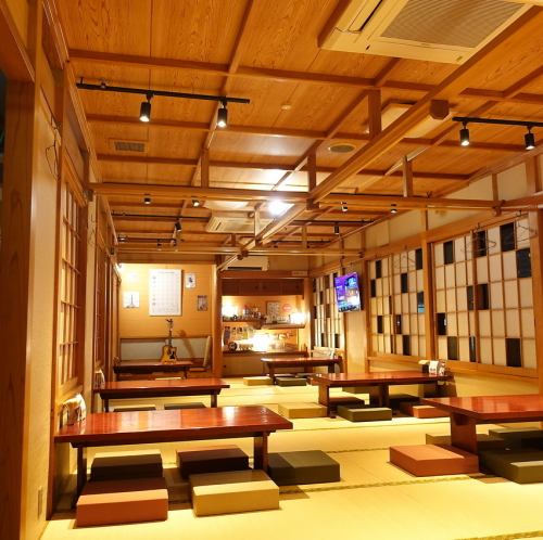 2階は全席お座敷で、ゆったりとした空間が広がります♪ご家族や友人などのグループでくつろぎながらお過ごしいただけます！お席は連結も可能なので、大人数での食事会にも安心です◎