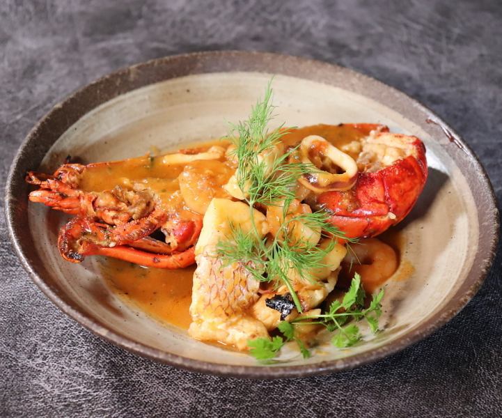 ★贅沢★”オマール海老のブイヤベース”などを季節のおずずめお料理も是非お楽しみください♪