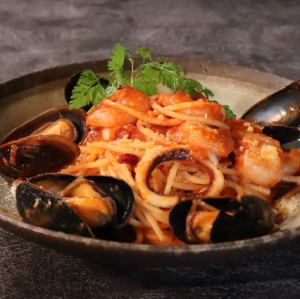 ペスカトーレ (魚介のトマトソース)