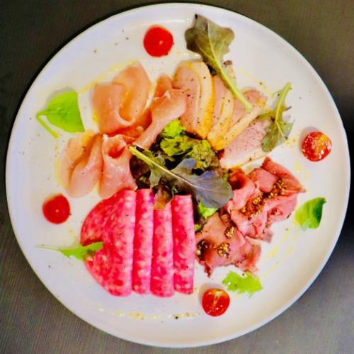≪Special a la carte≫ Assortment of 4 cold meats 980 yen (tax included)